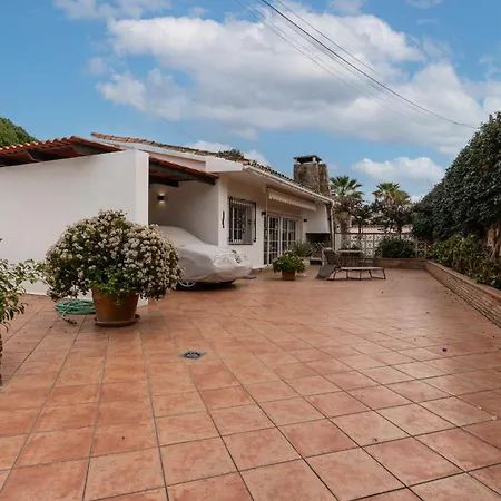 Holiday home Charming Two Bedroom House Close To The Sea *