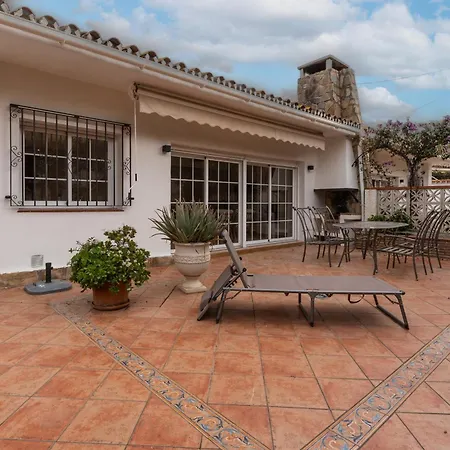 Holiday home Charming Two Bedroom House Close To The Sea *